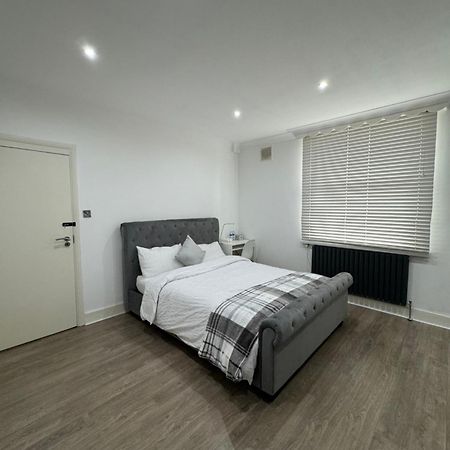 런던 Manor Court 1 아파트 외부 사진