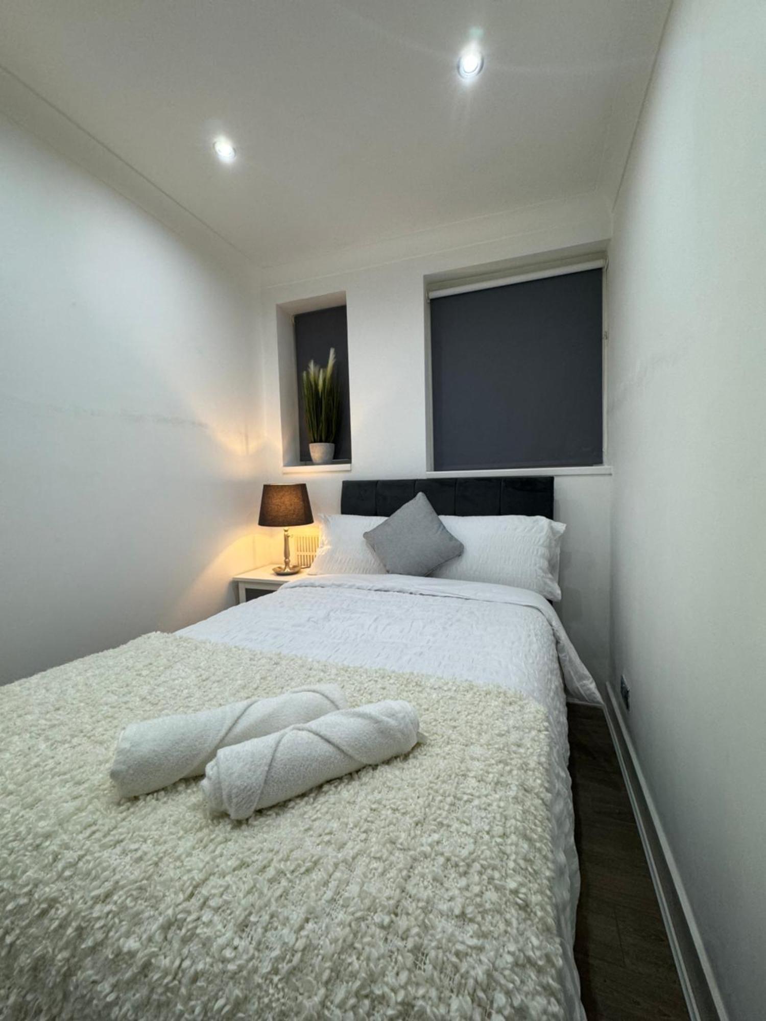 런던 Manor Court 1 아파트 외부 사진